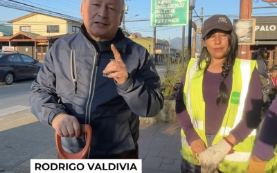 Alcalde Rodrigo Valdivia lidera plantación de 350 rosas y arborización en el centro de Panguipulli